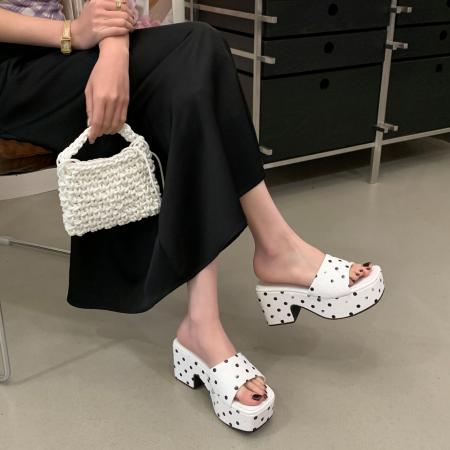 X-33105# 韩式波点一字拖女夏季新款外穿厚底坡跟防水台粗跟凉拖鞋 鞋子批发女鞋批发凉鞋货源