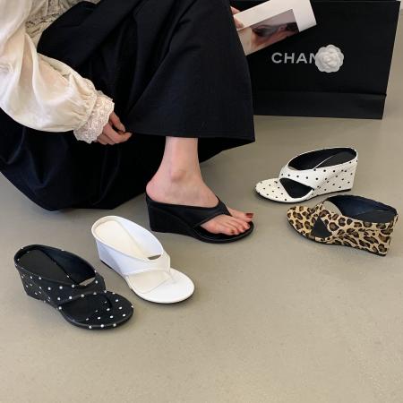 X-33107# 韩版坡跟厚底人字拖女夏外穿百搭增高夹脚波点凉拖鞋新款 鞋子批发女鞋批发凉鞋货源