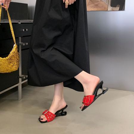 X-33114# 设计感小众黑色马毛露趾拖鞋女夏外穿新款辣妹方头铆钉凉拖 鞋子批发女鞋批发凉鞋货源