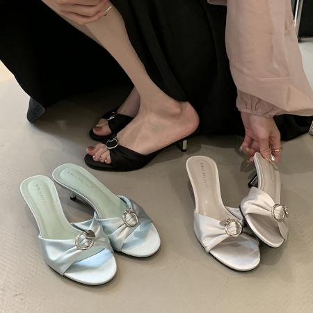 X-33142#夏时尚露趾女鞋简约气质圆头绸缎凉鞋法式优雅金属扣猫跟拖鞋 鞋子批发女鞋批发凉鞋货源