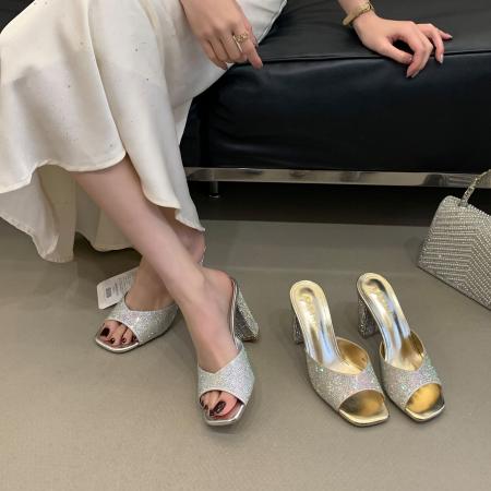 夏季新款粗跟水钻金色拖鞋时尚百...