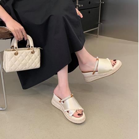 X-33186#厚底增高7cm珍珠一字拖女休闲新款小个子百搭流苏凉拖鞋 鞋子批发女鞋批发凉鞋货源