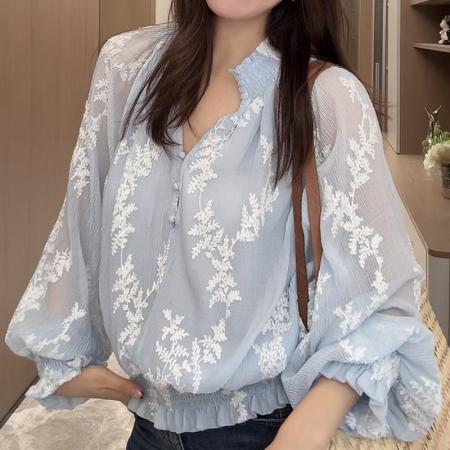 设计感法式刺绣小衫女春V领灯笼袖上衣气质优雅雪纺衫  服裝批發女裝批發服飾貨源