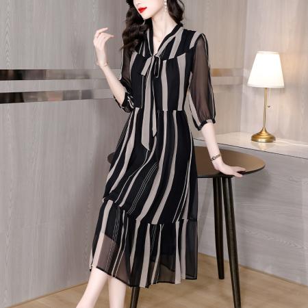 雪纺连衣裙女时尚新款别致漂亮裙子高级感复古条纹高端气质长裙  服裝批發女裝批發服飾貨源