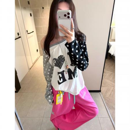 BY14056# 美式复古多巴胺斜肩罩衫女夏季新款休闲宽松慵懒拼接露肩长袖t恤 服裝批發女裝批發服飾貨源