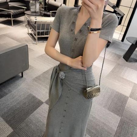 新款夏季高级感连衣裙气质时尚显瘦V领短袖套装 服裝批發女裝批發服飾貨源