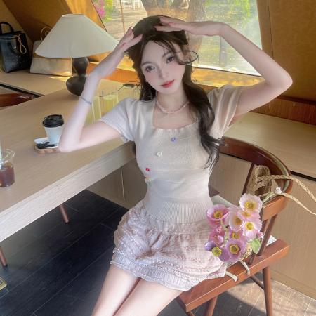 韩系甜美方领彩扣短袖针织衫女夏装别致时髦洋气减龄短款上衣 服裝批發女裝批發服飾貨源