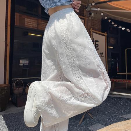 BY14227# 刺绣镂空阔腿裤设计感高腰显瘦松紧腰荷叶边裤脚垂感休闲裤 服裝批發女裝批發服飾貨源