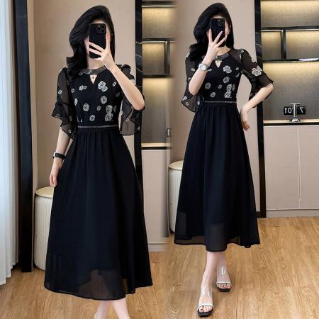 BY14348# 大码女装夏季时髦设计感领口烫钻显瘦拼接碎花雪纺中长连衣裙 服裝批發女裝批發服飾貨源