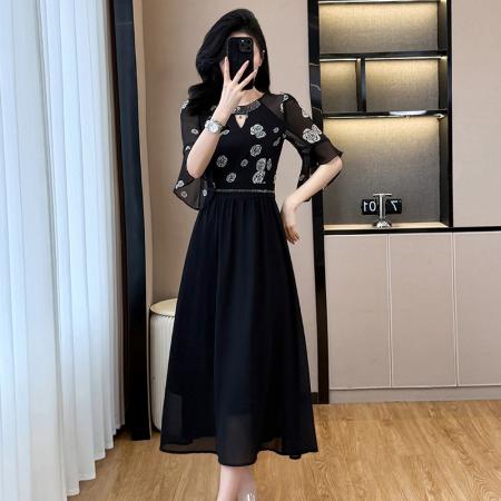 BY14348# 大码女装夏季时髦设计感领口烫钻显瘦拼接碎花雪纺中长连衣裙 服裝批發女裝批發服飾貨源