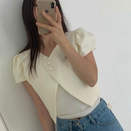 有货小香风别致爱心纽扣宽松百搭泡泡袖短外套 服裝批發女裝批發服飾貨源