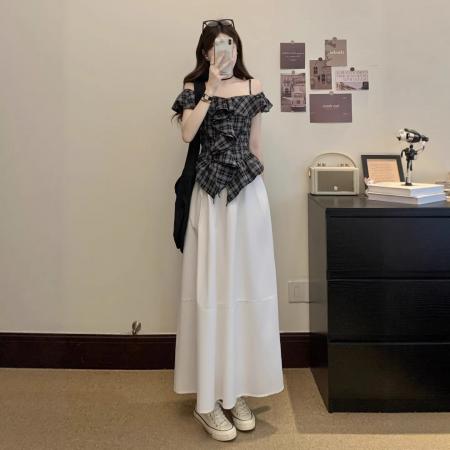 BY14438# 格纹一字肩短袖T恤女夏季甜美露肩木耳边上衣设计感露肩吊带上衣服裝批發女裝批發服飾貨源