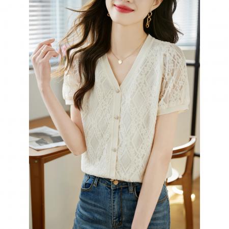 BY14453# 蕾丝上衣高级感夏款女士气质漂亮小衫时尚V领镂空上衣服裝批發女裝批發服飾貨源