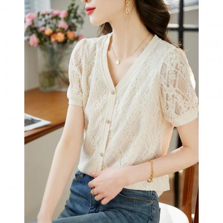BY14453# 蕾丝上衣高级感夏款女士气质漂亮小衫时尚V领镂空上衣服裝批發女裝批發服飾貨源