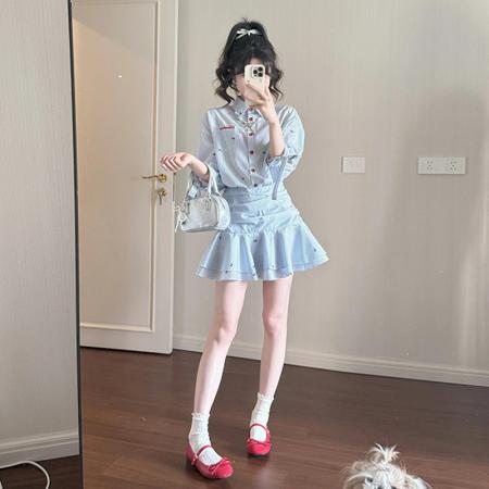 BY14457# 春季穿搭蓝色长袖条纹衬衫连衣裙子女新款高级感收腰百褶短裙服裝批發女裝批發服飾貨源