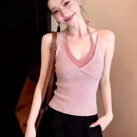 BY14466# 今年春季新款藏青色菱格V领细肩带吊带背心女风时尚显瘦上衣潮服裝批發女裝批發服飾貨源