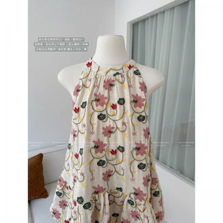 BY14601# 杏色圆领露肩刺绣碎花吊带背心女春季百搭挂脖上衣 服裝批發女裝批發服飾貨源