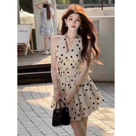 BY14660# 蝴蝶结绑带露背挂脖连衣裙女装夏季法式波点短裙纯欲收腰a字裙子 服裝批發女裝批發服飾貨源
