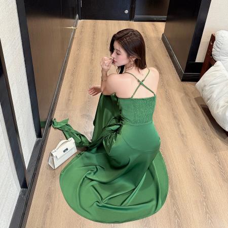 BY14829# 睡莲法式缎面吊带绿色连衣裙女修身方领海边度假礼服 服裝批發女裝批發服飾貨源