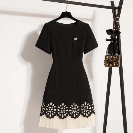 BY14978# 大码女装夏季新款胖mm高级感气质镂空拼接百褶收腰连衣裙 服裝批發女裝批發服飾貨源