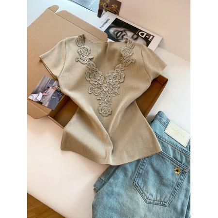 BY15093# 法式温柔风蕾丝拼接V领短袖针织衫女夏季甜美别致设计感上衣 服裝批發女裝批發服飾貨源