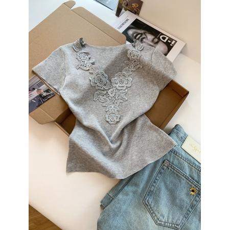 BY15093# 法式温柔风蕾丝拼接V领短袖针织衫女夏季甜美别致设计感上衣 服裝批發女裝批發服飾貨源