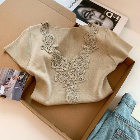 BY15093# 法式温柔风蕾丝拼接V领短袖针织衫女夏季甜美别致设计感上衣 服裝批發女裝批發服飾貨源