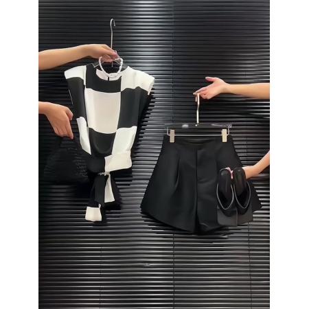 BY15362# 时尚套装女夏季新款黑白拼色棋盘格褶皱上衣配阔腿短款两件套服裝批發女裝批發服飾貨源