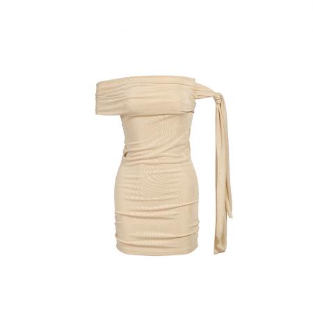 BY15405# 春夏新款设计斜肩露背包臀裙气质短裙女一字肩飘带连衣裙服裝批發女裝批發服飾貨源