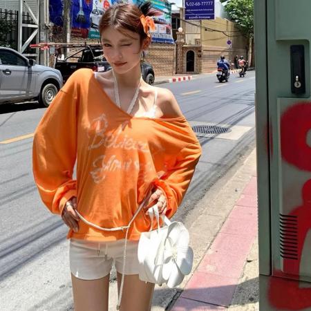 BY15429# 原版做法V领露肩橘色防晒罩衫宽松字母长袖T恤 服裝批發女裝批發服飾貨源