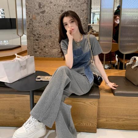 BY15474# 灰色运动休闲套装女夏季欧货高级感减龄牛仔拼接短袖阔腿裤两件套 服裝批發女裝批發服飾貨源