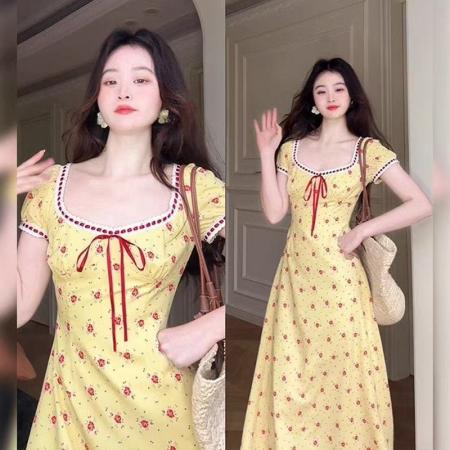 BY15531# 大码女装温柔风气质海边度假长裙法式方领黄色碎花连衣裙子女夏季 服裝批發女裝批發服飾貨源