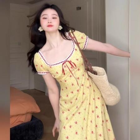BY15531# 大码女装温柔风气质海边度假长裙法式方领黄色碎花连衣裙子女夏季 服裝批發女裝批發服飾貨源