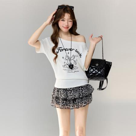 BY15585# 白色慵懒风斜肩短袖T恤女夏季字母印花辣妹露肩宽松上衣 服裝批發女裝批發服飾貨源