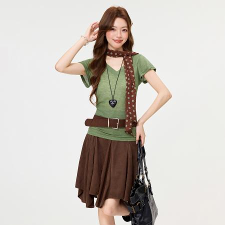 BY15590# 绿色V领正肩短袖t恤女夏季甜辣妹修身显瘦高级感上衣 服裝批發女裝批發服飾貨源