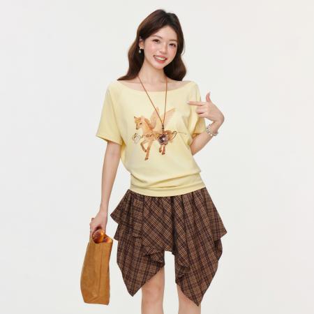 BY15601# 奶黄斜肩露肩印花短袖T恤女夏季辣妹一字肩宽松显瘦上衣 服裝批發女裝批發服飾貨源