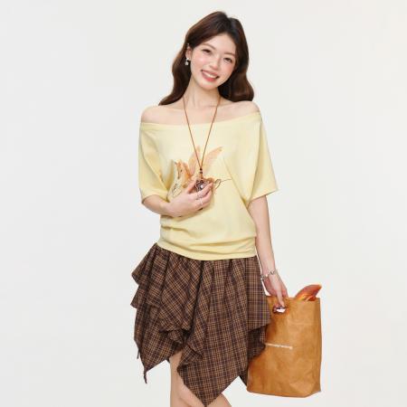 BY15601# 奶黄斜肩露肩印花短袖T恤女夏季辣妹一字肩宽松显瘦上衣 服裝批發女裝批發服飾貨源