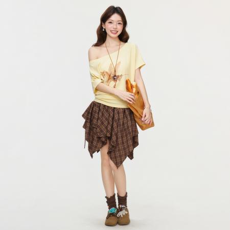 BY15601# 奶黄斜肩露肩印花短袖T恤女夏季辣妹一字肩宽松显瘦上衣 服裝批發女裝批發服飾貨源