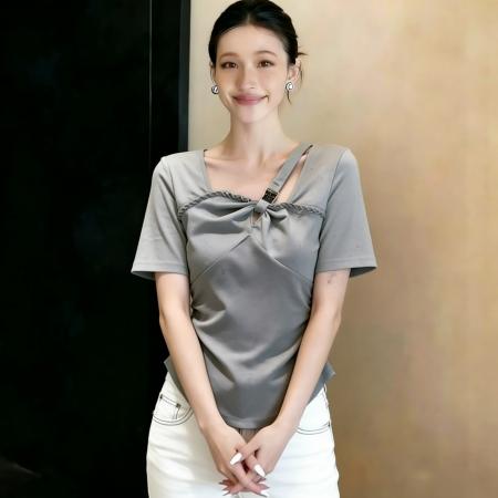 BY15648# 夏季新款名媛轻奢高级感压褶斜肩带重工领气质显瘦上衣 服裝批發女裝批發服飾貨源