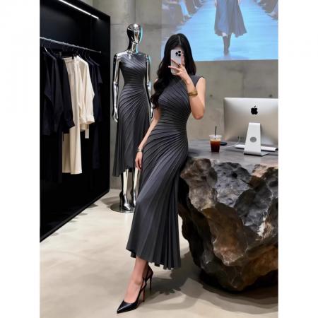 BY15838# 法式灰色针织背心连衣裙女装夏季巨好看气质修身打底不规则长裙子  服裝批發女裝批發服飾貨源