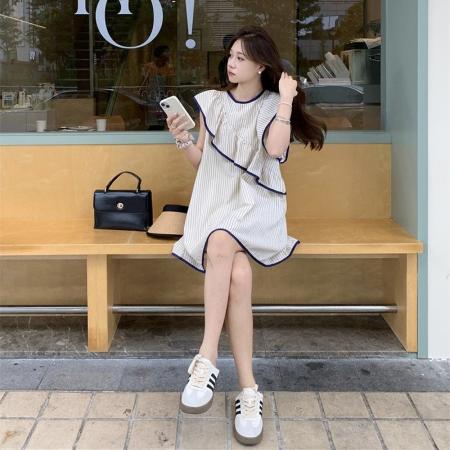 条纹小飞袖连衣裙女夏季新款韩系荷叶边不规则无袖娃娃衫裙子 服裝批發女裝批發服飾貨源