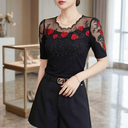 夏季新款女士花边刺绣圆领烫钻优雅短袖上衣网纱高弹透气收腰T恤 服裝批發女裝批發服飾貨源