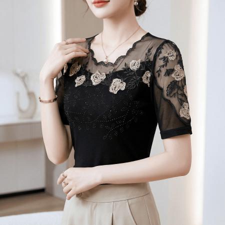 夏季新款女士花边刺绣圆领烫钻优雅短袖上衣网纱高弹透气收腰T恤 服裝批發女裝批發服飾貨源