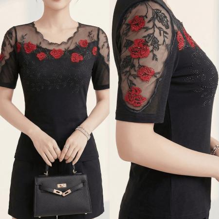 夏季新款女士花边刺绣圆领烫钻优雅短袖上衣网纱高弹透气收腰T恤 服裝批發女裝批發服飾貨源