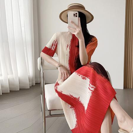 三宅褶皱高领气质印花显瘦连衣裙 服裝批發女裝批發服飾貨源