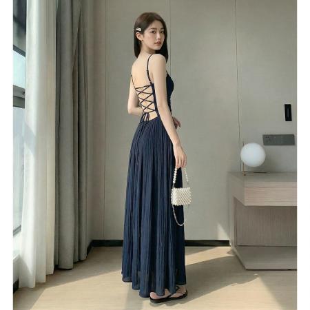 自带胸垫法式藏蓝海边拍照度假吊带长裙礼服裙出片穿搭开叉连衣裙 服裝批發女裝批發服飾貨源