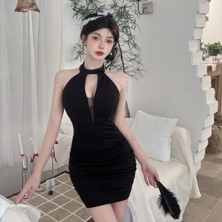 珍珠挂脖吊带连衣裙女修身显瘦性感包臀裙名媛风约会小礼裙 服裝批發女裝批發服飾貨源