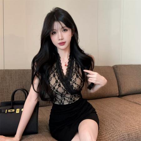 性感蕾丝拼接V领连衣裙女修身收腰显瘦包臀裙气质名媛风短裙 服裝批發女裝批發服飾貨源