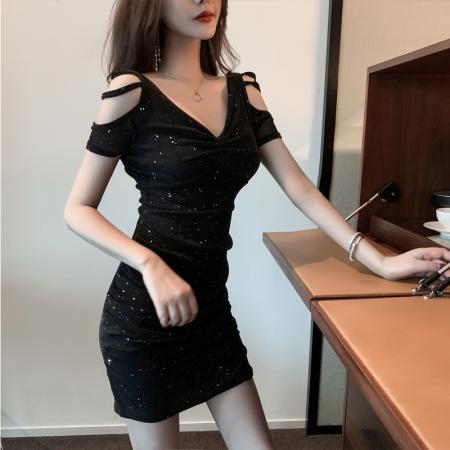 性感V领露肩连衣裙女亮片气质收腰修身包臀显瘦包臀短裙 服裝批發女裝批發服飾貨源