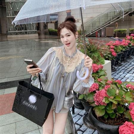 BY16145# 夏季新款蕾丝镂空拼接衬衫女浅蓝条纹雪纺上衣名媛气质小衫女 服裝批發女裝批發服飾貨源